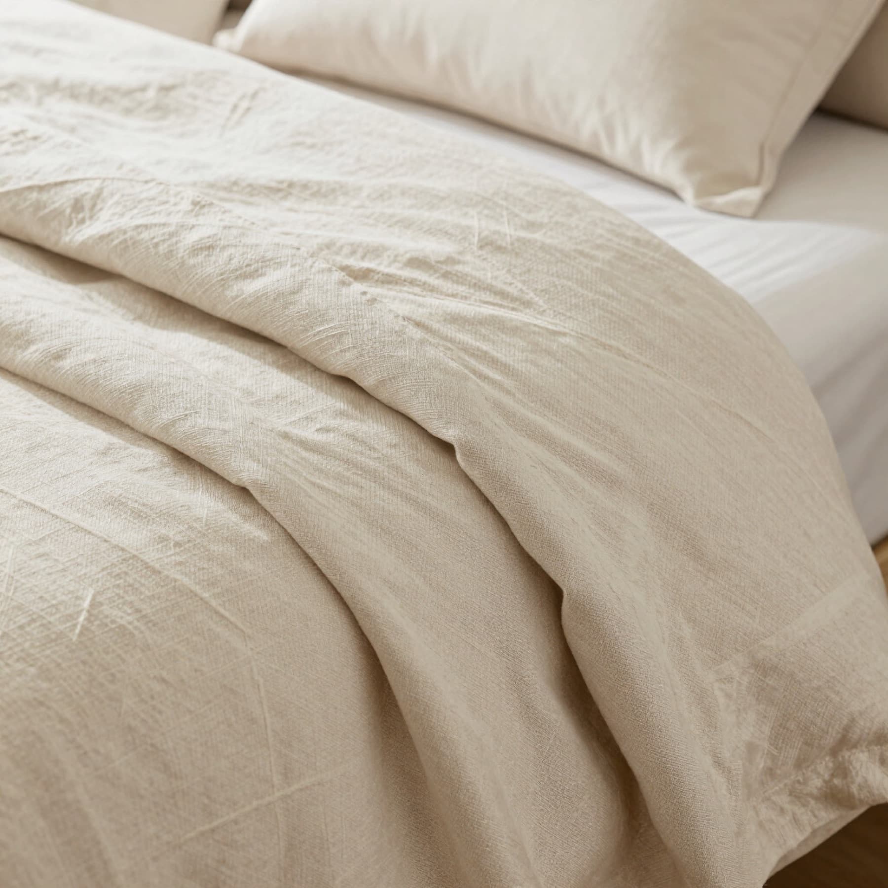 Crisp linen bedding, freshly made